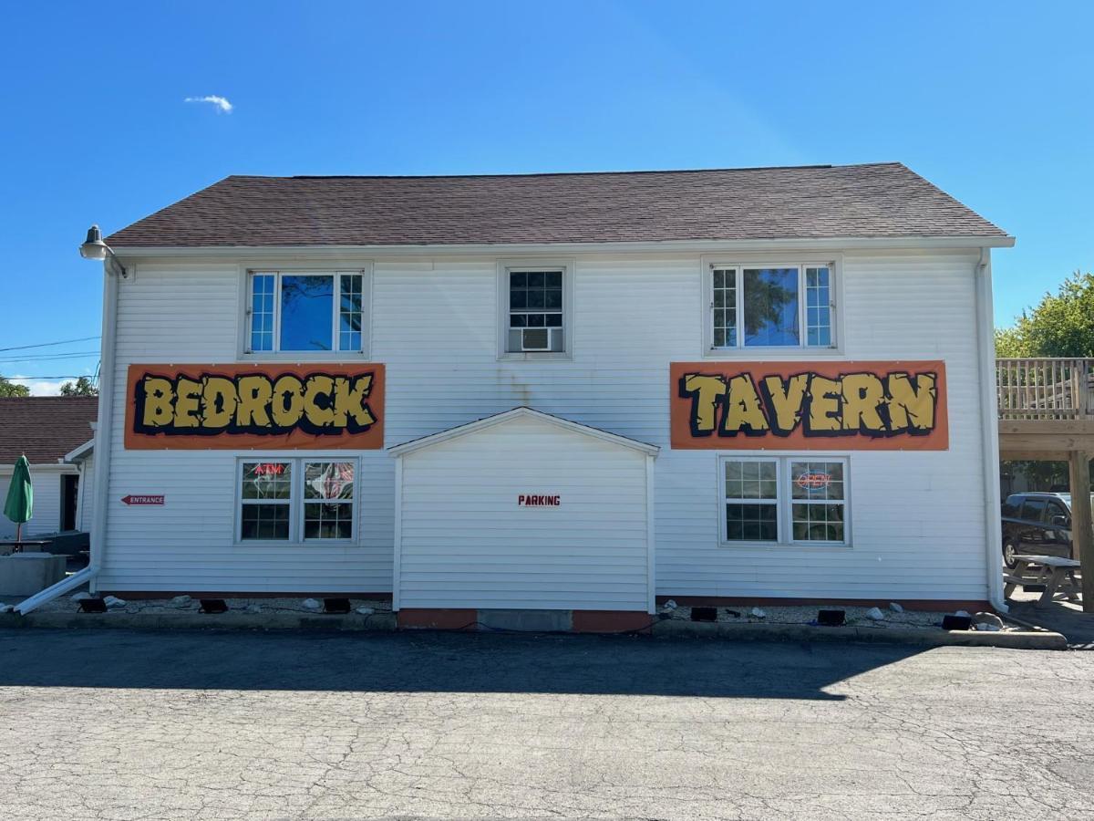 Pebbles Suite Above Bedrock Tavern Sandusky Exterior photo